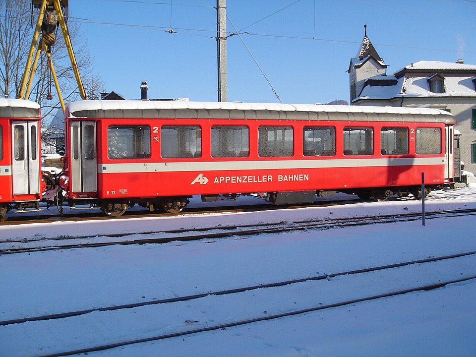 B 73 der Appenzeller Bahnen (heute B 282) abgestellt in Appenzell ist ein FFA-Umbauwagen (Quelle Wikipedia, Bild Markus Giger, CC BY-SA 2.5 ch)