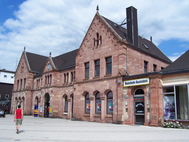 Bahnhofsgebäude Bad Hersfeld Vorplatzseite am 17.01.2005