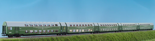 Doppelstock-Gliederzug 5-teilig (BA 1970) für Lokbespannung, nach der Wende komplett ausgemustert.
