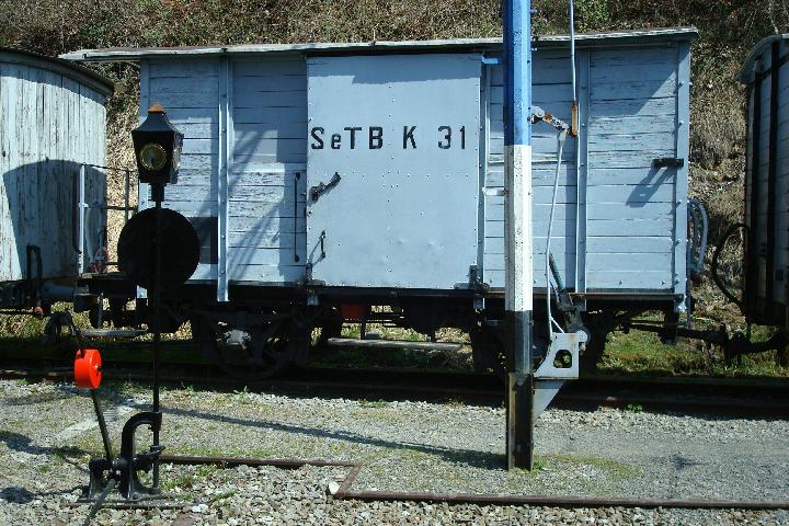 Gterwagen K2 31 der ehemaligen Sernftalbahn (Quelle Wikipedia, Bild Monbijouwiki, CC BY-SA 3.0)