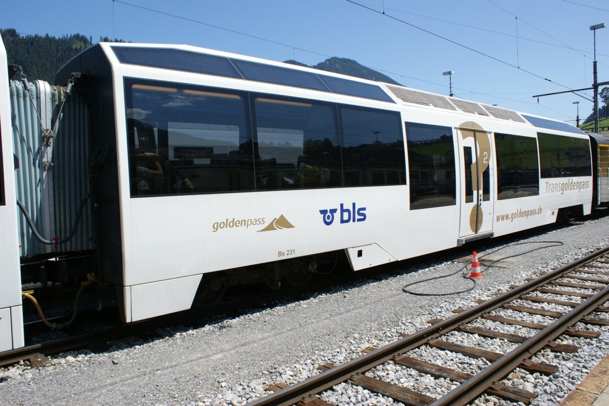 MOB/bls Niederflur-Panoramawagen Bs (Bild Wikipedia, Fotograf Markus Giger , CC BY-SA 2.5 CH)
