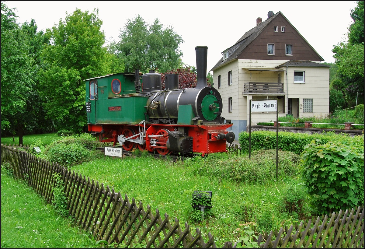 Nassauische Kleinbahn Lok 16. Nicht angeschrieben ist 99 581.
