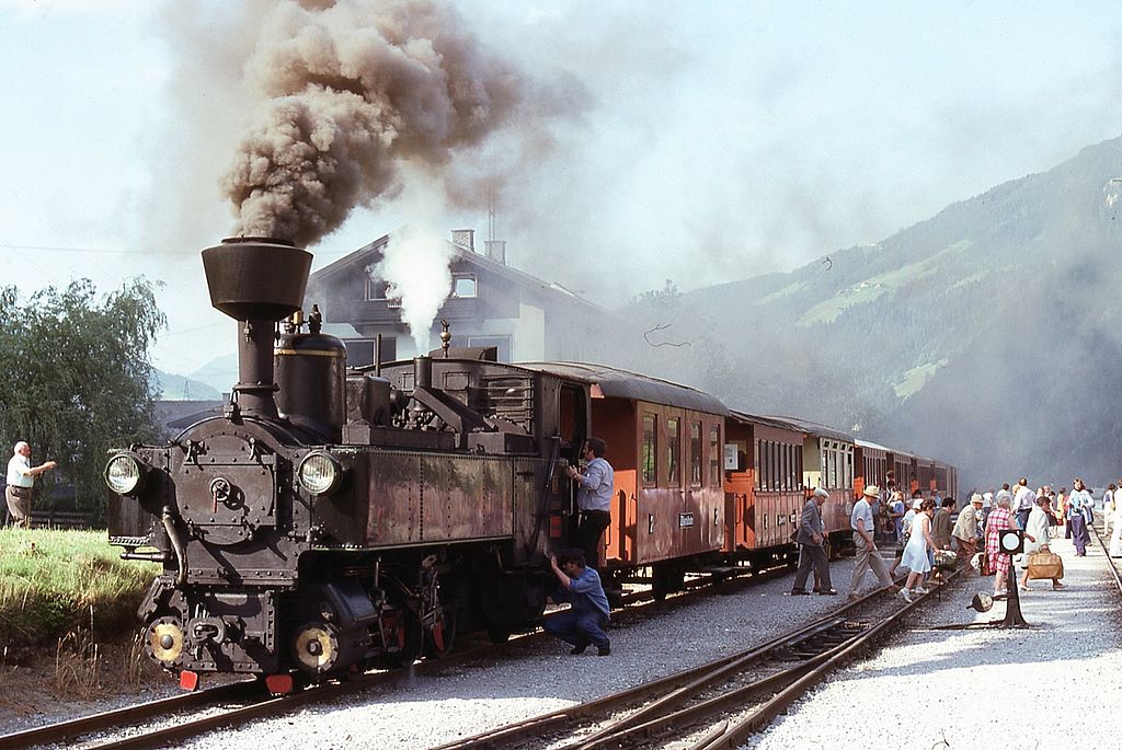 Touristenzug der Zillertalbahn mit Lok 2 (Reihe U) in Mayrhofen