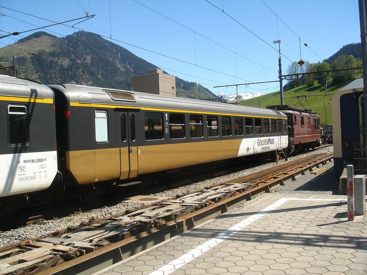 Umgebauter GoldenPass-Erstklasswagen 827 der BLS (Quelle Wikipedia, Bild Markus Giger, CC BY-SA 2.5 CH)