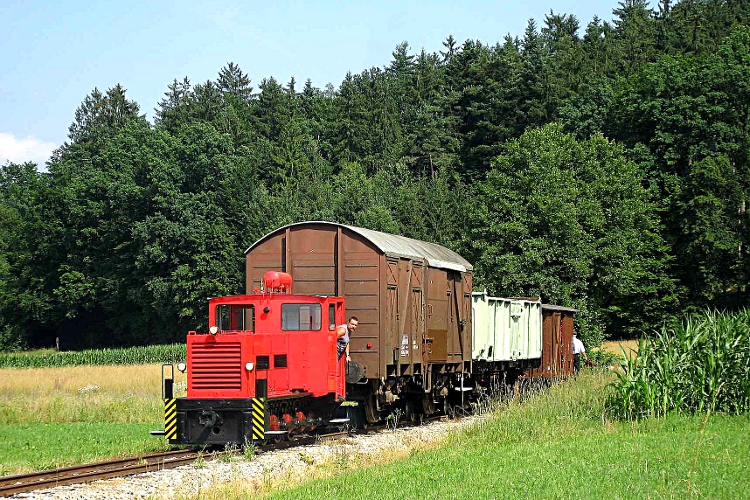 VL7 unterwegs auf der Stainzerbahn mit einem Rollbockzug 2007, Foto: Sammlung M. Strässle