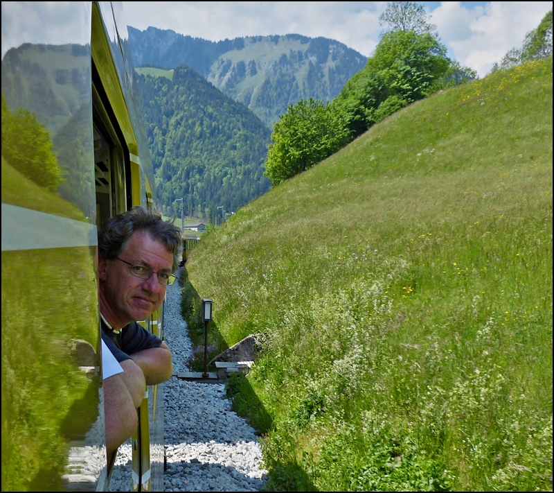 . Hallo Stefan - Unterwegs am 28.05.2012 mit der MOB zwischen Montbovon und Rossini�re. (Hans)