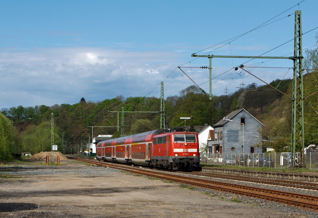 111 011-3 zieht den RE 9 (Rhein-Sieg-Express) Aachen - K�ln - Siegen in Richtung Siegen vorbei,  hier am 30.04.2012 in Mudersbach.