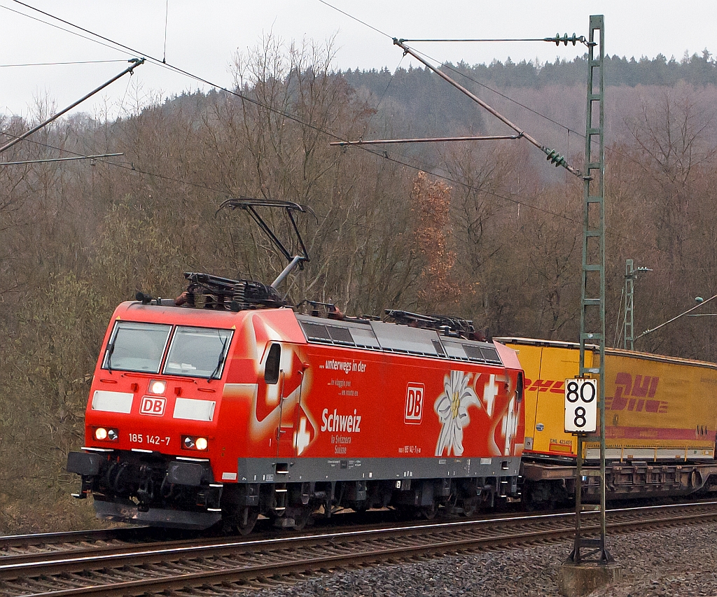 185 142-7  ...unterwegs  in der Schweiz  der DB Schencker Rail mit Hupac-Zug f�hrt man 31.03.2012 bei Betzdorf Richtung K�ln.