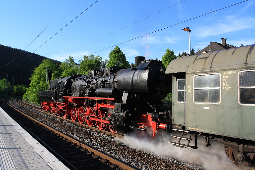 52 8134-0 der Eisenbahnfreunde Betzdorf (EFB) f�hrt mit Sonderzug Tender voraus am 08.05.2011 aus den Bahnhof Kirchen/Sieg weiter Richtung Betzdorf. In Betzdorf war Kreisheimattag vom (Landkreis Altenkirchen/Ww) und 150 Jahre Streckenjubil�um Siegstrecke.