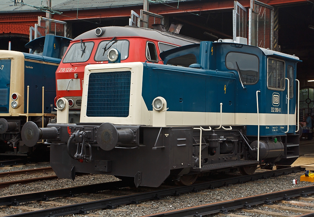 Am 17.09.2011  im S�dwestf�lische Eisenbahnmuseum in Siegen: Die ex DB 332 090-0 bis 1999 (ex K�f 11 090, ex MWB V 249). Sie wurde 1963 bei O&K unter Fabr.-Nr. 26328 gebaut.