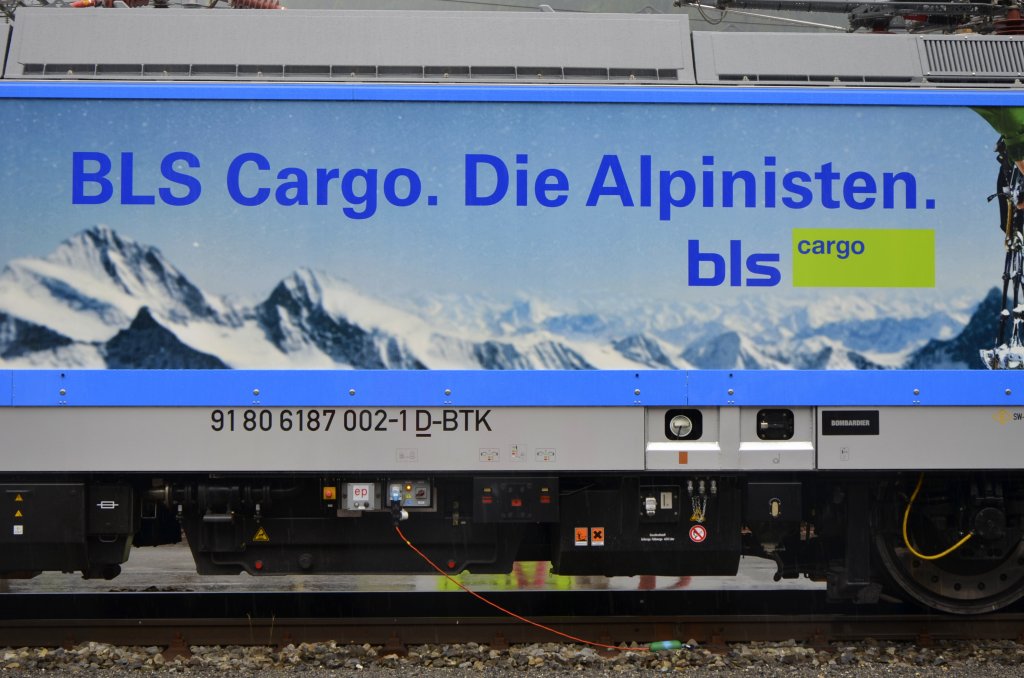 Danke f�r die Einrichtung der neuen Kategorie, die ich mit einigen Bildern gleich etwas f�llen m�chte. 

Seitenansicht der neuen BR 187 mit Werbung der BLS Cargo. (Frutigen, 29.06.2013)