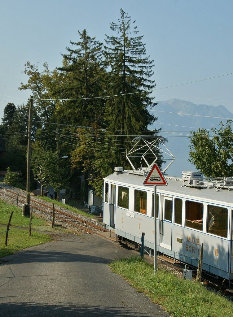 Das Verkehrsschild zeigt ziemlich genau, was da vorbeif�hrt...
MOB'stalgie, bei Cornaux, den 9. Sept. 12 