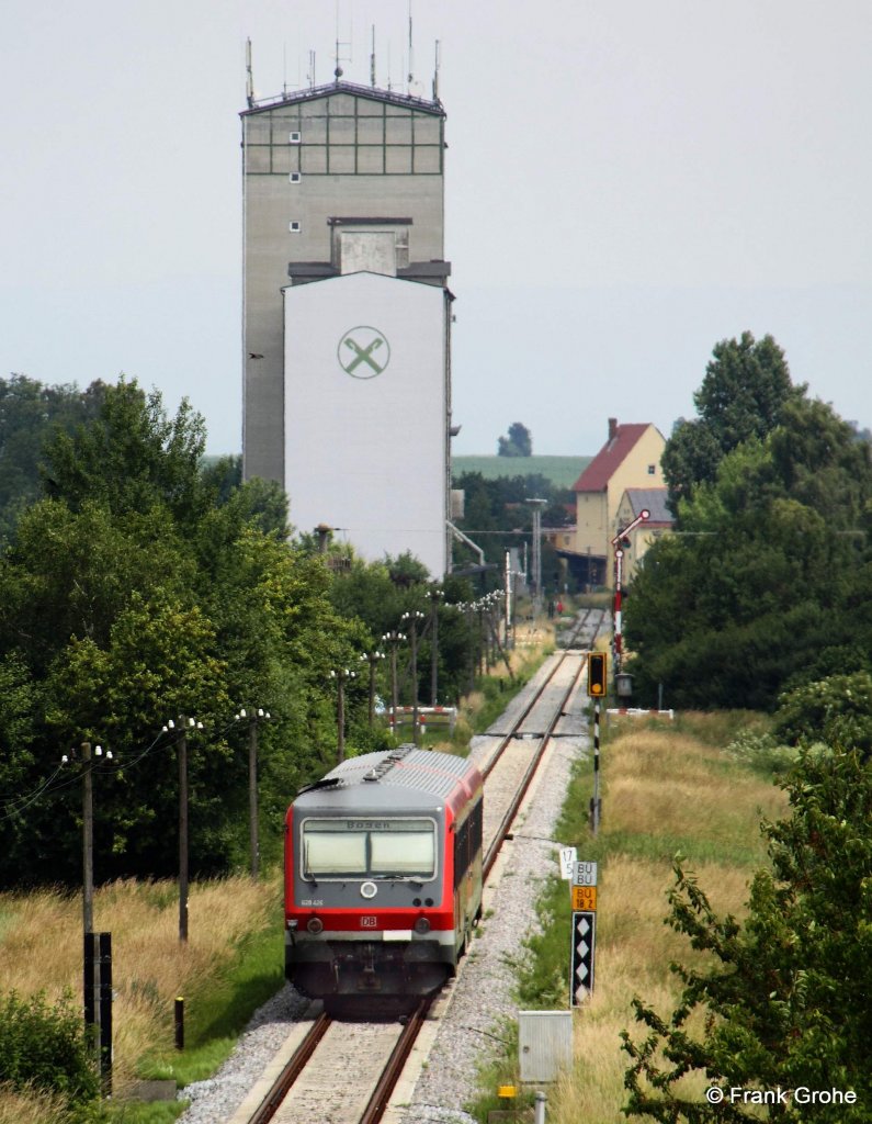 DB Regio 628 + 928 426 als RB 59722 Neufahrn - Bogen bei der Einfahrt in Geiselh�ring, G�ubodenbahn KBS 932 Neufahrn - Bogen, fotografiert am 20.06.2012