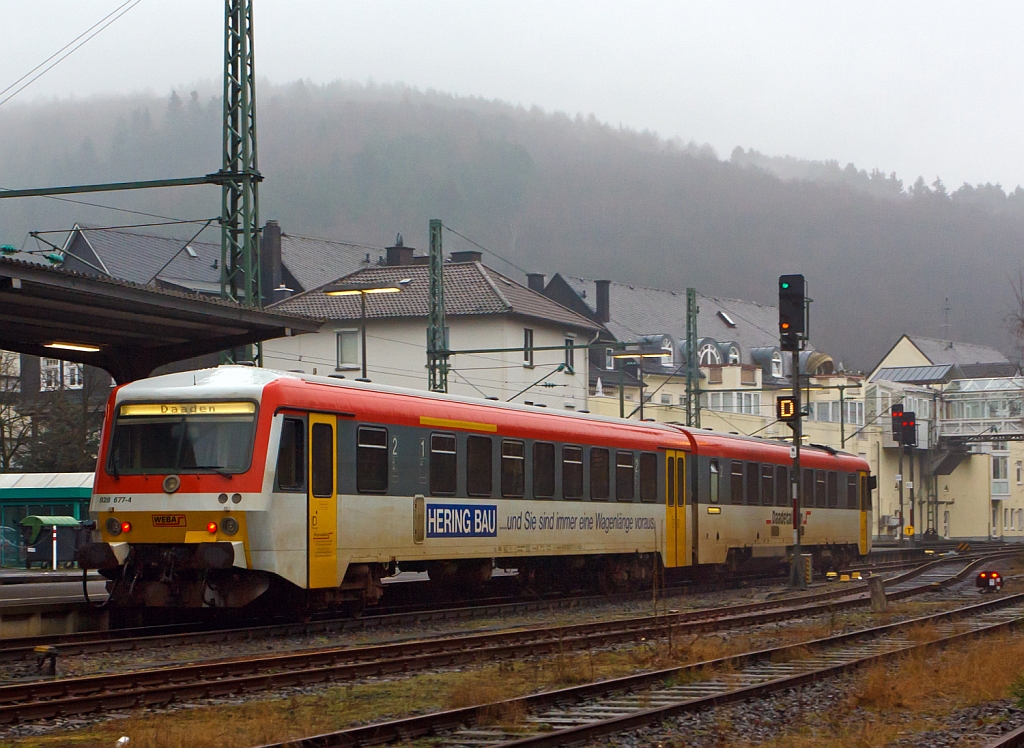 Der Dieseltriebzug 928 677-4 / 628 677-7 Daadetalbahn der Westerwaldbahn (WEBA) f�hrt am 06.01.2013 vom Bahnhof Betzdorf (Sieg) in Richtung Daaden los.