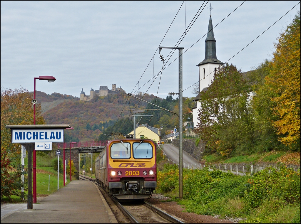 Der Triebzug Z 2003 f�hrt am 22.10.2012 als RB 3237 Wiltz - Luxembourg in den Bahnhof von Michelau ein. (Jeanny)