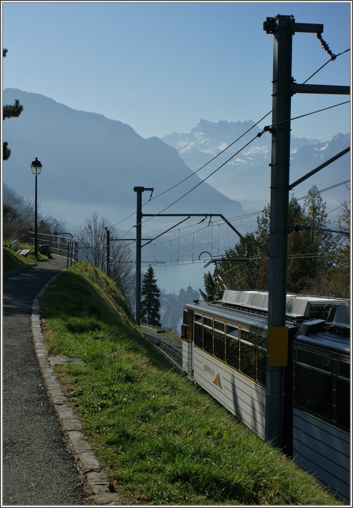 Der Versuch die Rochers-de-Naye Bahn und das Ch�teau Chillon auf einem Bild zu vereinigen.
(14.03.2012)