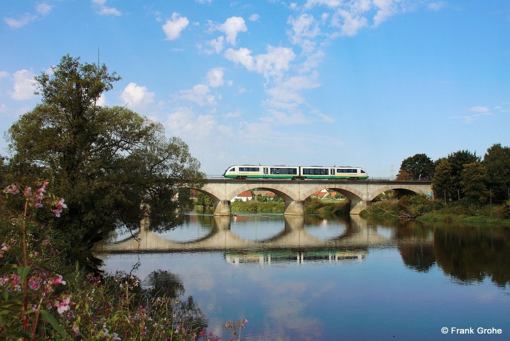 Desiro Vogtlandbahn VT 11 VBG 642 311-4 + 811-3 als VBG 81112 Regensburg - Hof, KBS 855 Regensburg - Hof, fotografiert auf der Regenbr�cke in Regenstauf am 23.08.2012

