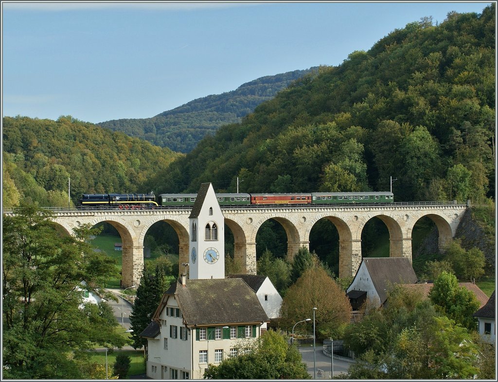 Die 50 8055 auf dem Rümlinger Viadukt. 
2. Okt. 2009