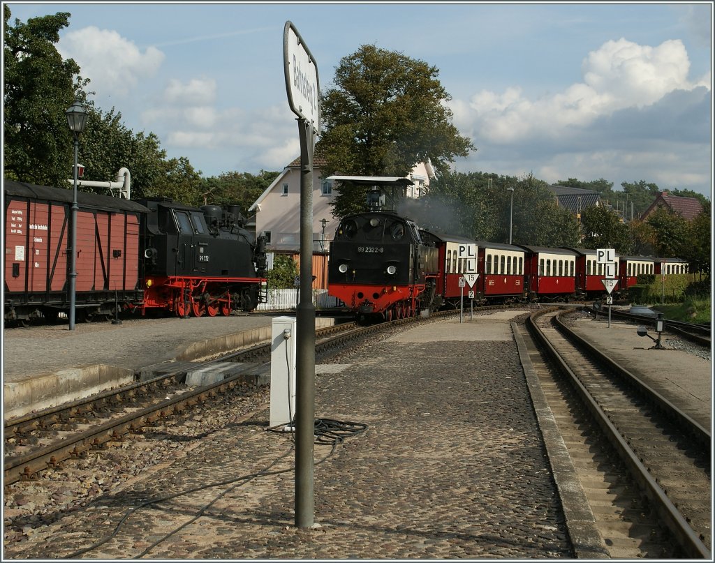Die 99 2322-8 erreicht mit ihrem langen Zug K�hlungsborn West.
20. Sept. 2012