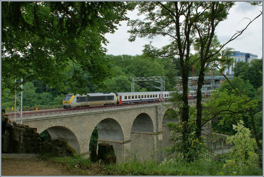 Die CFL 3006 mit ihrem Interregio nach Liers hat soeben Luxembourg verlassen.
(14.06.2013)