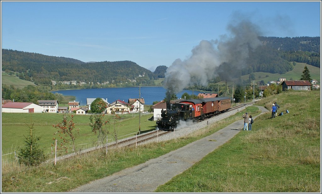 Die CTVJ E 3/3 8494 dampft kurz nach Le Pont mit ihrem Museumszug Richtung Le Brassus.
4. Okt. 2009