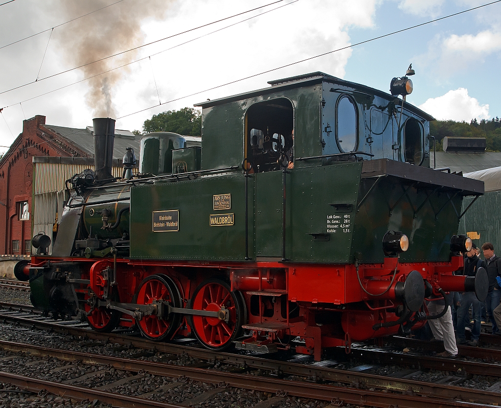 Die Dampflok „Waldbr�l“ des EM Dieringhausen als Gastlok am 18.09.2011 im S�dwestf�lische Eisenbahnmuseum in Siegen. Die ehem. Lok der Kleinbahn Bielstein-Waldbr�l wurde 1914 unter Fabrik-Nr. 2243 bei Jung in Jungenthal b. Kirchen a.d. Sieg gebaut. 