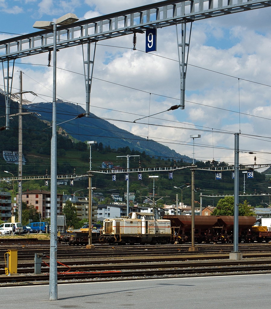 Die Sersa Am 847 958-6    NICOLE  ,  ex DB V 100 1118, ex DB 211 118 am 28.05.2012 im Bahnhof Brig.
Die V 100.10 wurde 1961 von Deutz unter der Fabriknummer 57355 gebaut, 1968 erfolgte die Umzeichnung in 211 118-5 und bereit 1988 die Ausmusterung bei der DB. In den Jahren 1991 bis 1993 war sie als N� 23 bei C.T.T.G. - Channel Tunnel Track Group, Cheriton (GB), bis sie dann 1993 zur Sersa kam.