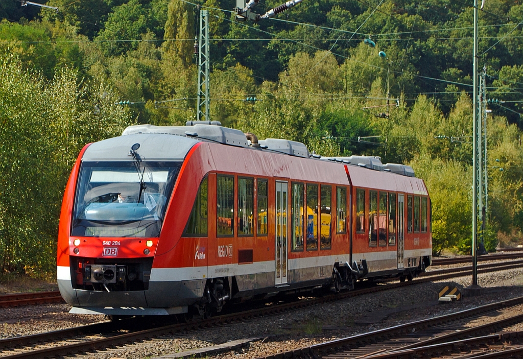 Dieseltriebwagen 648 204 / 704 (Alstom Coradia LINT 41) der DreiL�nderBahn als RB 95 (Au/Sieg-Siegen-Dillenburg), f�hrt am 22.09.2012 in den Bahnhof Betzdorf/Sieg ein.