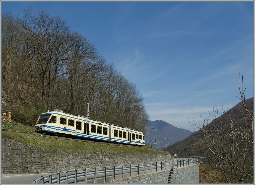 Ein FART ABe 4/6 bei Corcapolo. 
24. M�rz 2011