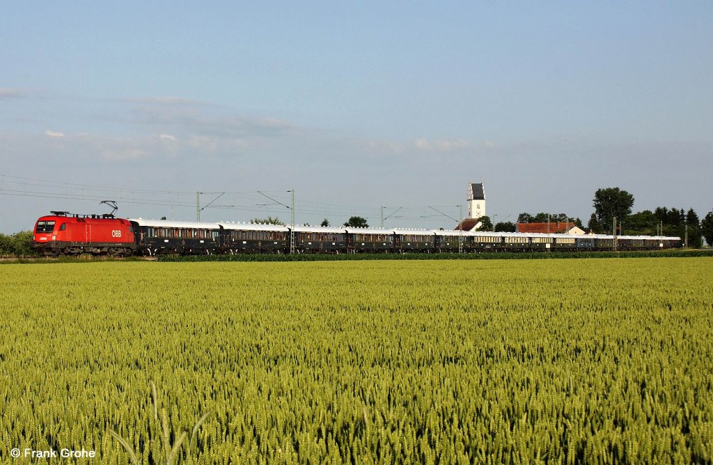 Hier nochmals der gesamte VSOE Orient-Express NF 13460 Budapest - Paris - Calais in voller L�nge, KBS 880 Passau - N�rnberg, fotografiert bei Moosham am 23.06.2012
