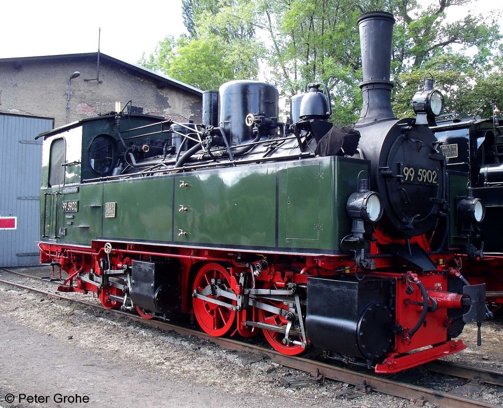 HSB 99 5902 kalt vor dem Lokschuppen, Harzer Schmalspurbahnen, Harzquer- und Brockenbahn, fotografiert w�hrend der Jubil�umsveranstaltung   125 Jahre Schmalspurbahnen im Harz   in Wernigerode im Bahnhof Wernigerode-Westerntor am 09.06.2012