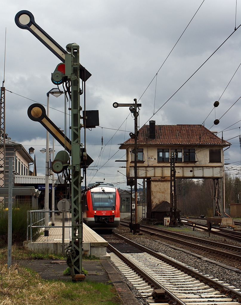 Im Bahnhof Kreuztal steht 640 003 (LINT 27) der 3-L�nder-Bahn als RB 93 (Rothaarbahn) nach Bad Berleburg am 07.04.2012.