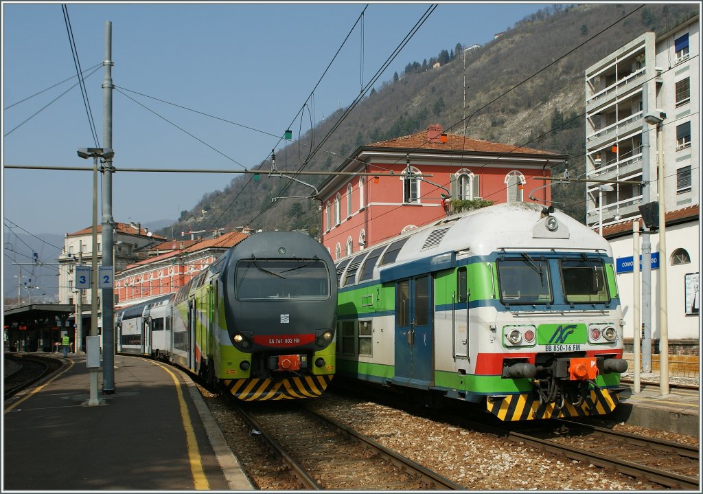 Moderne und klassische Doppelstockzug-Varianten in Como. 23. M�rz 2011