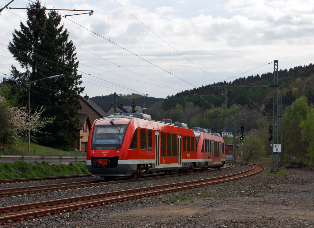 Nachschu�: 640 018 und  640 006 (zwei gekuppelte LINT 27) der 3-L�nder-Bahn als RB 95 (Au/Sieg - Siegen), f�hrt am 30.04.2012 vom Haltepunkt Brachbach, der jedoch schon auf der Gemarkung Mudersbach liegt, weiter in Richtung Siegen.