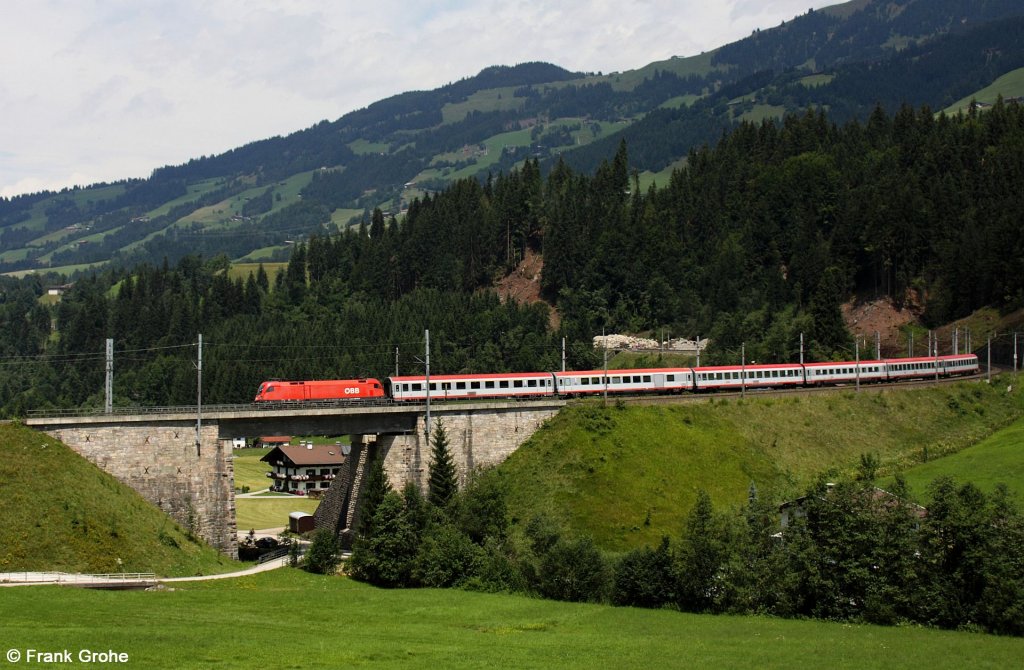 �BB 1116 082-9 OIC 542 Wien-Innsbruck, Salzburg-Tiroler-Bahn KBS 201 Saalfelden - Innsbruck, fotografiert bei Hopfgarten im Brixental am 19.07.2012