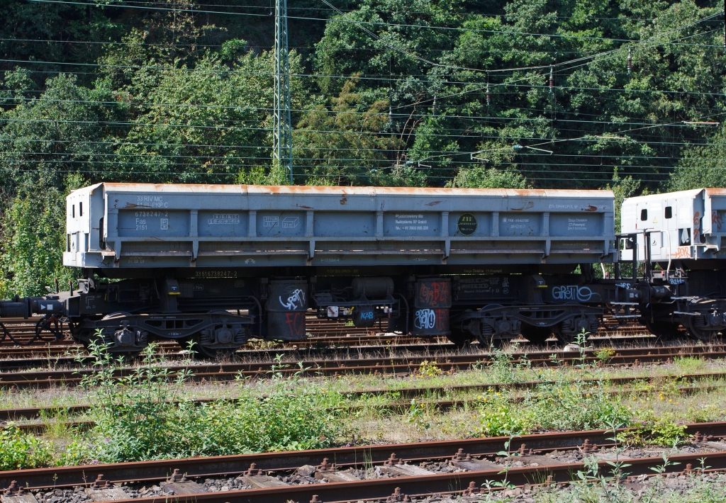 Sch�ttgutkippwagen mit pneumatischer Bet�tigung und vier Rads�tzen (Gattungszeichen Fas) der PKP Cargo (Polnische Staatsbahnen), abgestellt am 20.08.2011 in Betzdorf/Sieg (D).