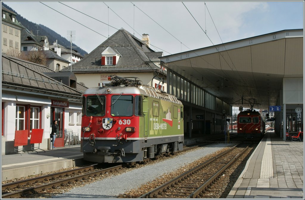 Und doch ist sie sch�n, und hier auch passend: die RhB Ge 4/4 II 630 welche auf den 100 Geburtstag der Strecke Chur - Disentis aufmerksam macht.
Disentis, den 15. M�rz 2013