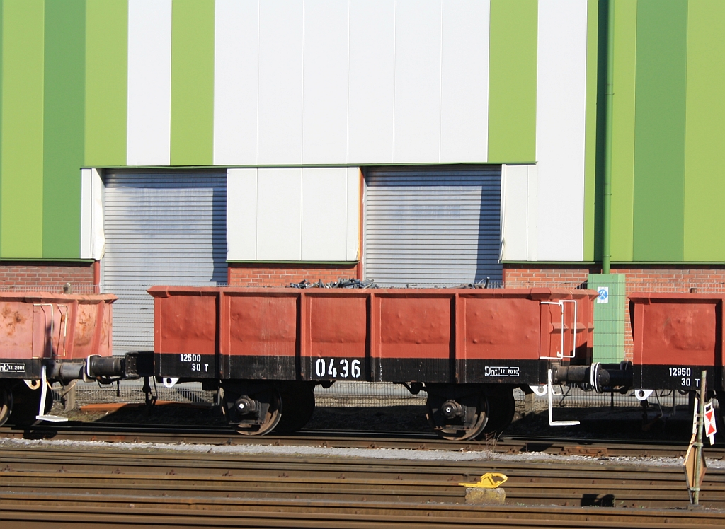 
Werkseigene 2-achsige offene G�terwagen der  Deutschen Edelstahlwerke (DEW) auf den Werksgleisen am 19.03.2011 in Siegen-Geisweid.