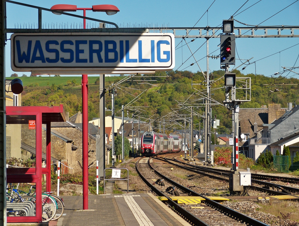 . Aus Trier kommend, f�hrt der CFL KISS 2306 am 02.10.2015 in den Bahnhof von Wasserbillig ein. (Hans)