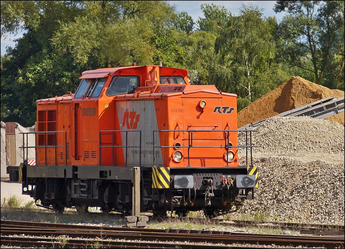 . Bedingt durch Bauarbeiten auf der luxemburgischen Nordstrecke zwischen Mersch und Ettelbr�ck, war am 09.09.2013 die RTS 203 501-2 im Bahnhof von Ettelbr�ck abgestellt. (Hans)