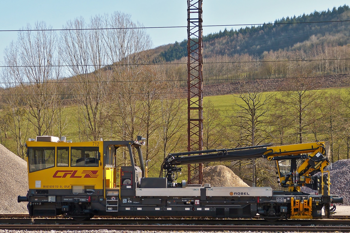 . Der ROBEL IIF 712 (99 82 9210-0L-CFLIF) stand am 12.03.2015 im Bahnhof von Ettelbr�ck. (Hans)