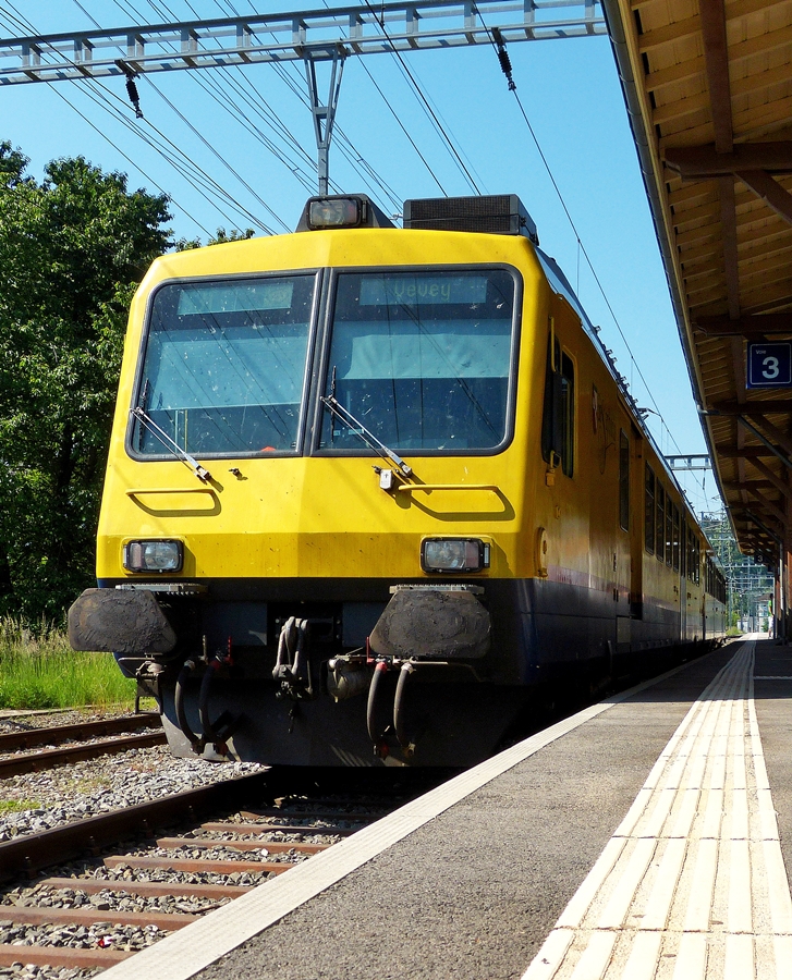 . Der  train des vignes  wartet am 28.05.2014 in Puidoux-Chexbres auf die R�ckfahrt nach Vevey. (Jeanny)