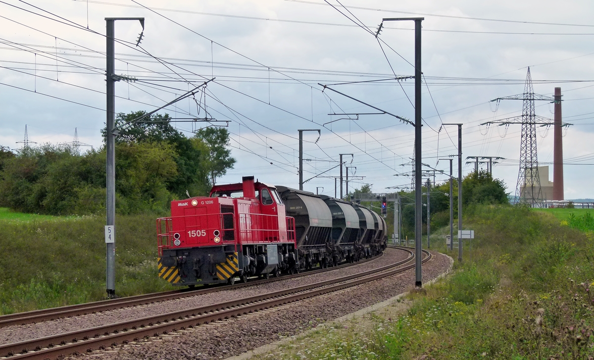 . Die CFL Cargo 1505 war am 13.08.2011 mit einem G�terzug zwischen Bascharage und Schouweiler unterwegs. Die Bauarbeiten auf der Linie 70 Luxembourg -Longwy waren zu diesem Zeitpunkt noch nicht abgeschlossen, inzwischen ist diese Strecke vollkommen zweigleisig ausgebaut. (Jeanny) 