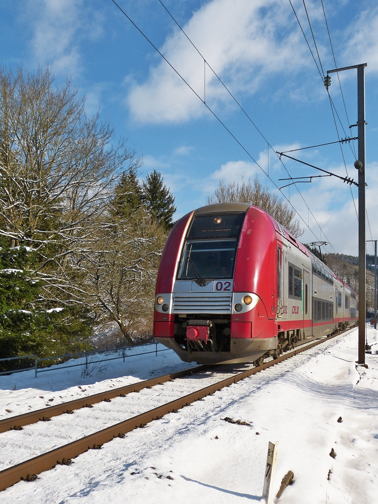 . Die Computermaus Z 2202 f�hrt am 04.02.2015 als RE 3712 Luxembourg - Troisvierges �ber die Nordstrecke zwischen Maulusm�hle und Sassel. (Hans)