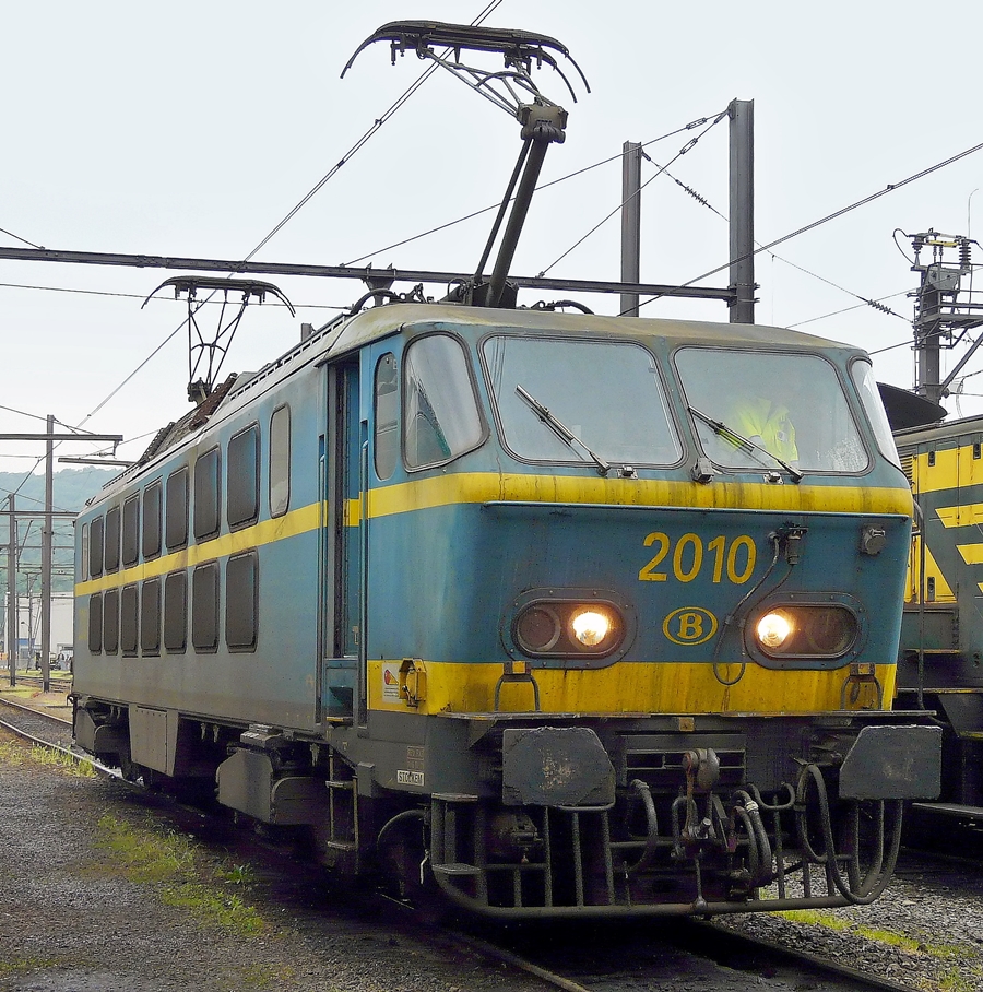 . Die leider sehr schmutzige SNCB HLE 2010 am Tag der offenen T�r (18.05.2008) im BW (Atelier) Kinkempois in der N�he von L�ttich. (Jeanny)