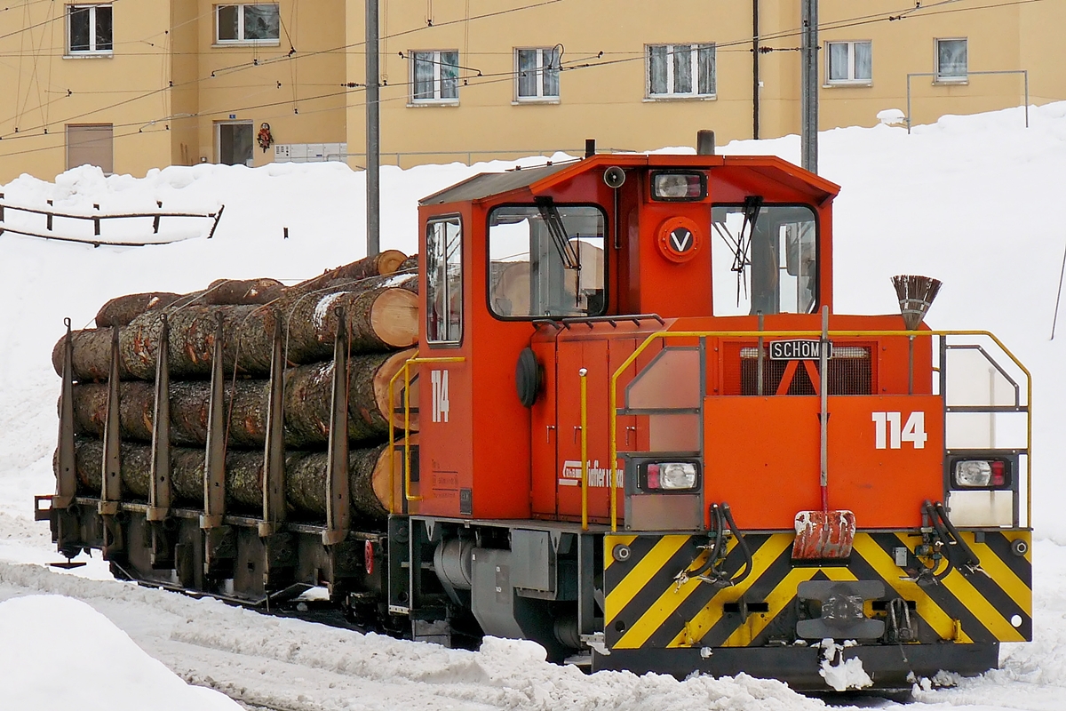 . Die RhB SCH�MA Tm 2/2 114 war am 24.12.2009 im Bahnhof von Pontresina abgestellt. (Hans)