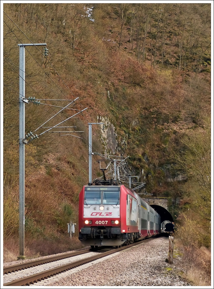 . Doppelter Tunnelblick - Am 21.02.2013 zieht die 4007 den IR 8641 Luxembourg - Gouvy durch Michelau, nachdem sie die beiden Tunnel  B�rden  und  Michelau  hinter sich gelassen hat. (Jeanny)