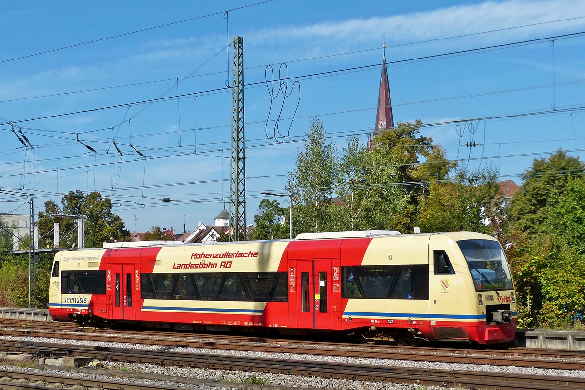 . Ein Seeh�sle in Radolfzell - Der VT 254 (650 383-2) der HzL (Hohenzollerische Landesbahn AG) verl�sst am 17.09.2012 die wundersch�ne Stadt Radolfzell am Bodensee in Richtung Stockach. (Jeanny)