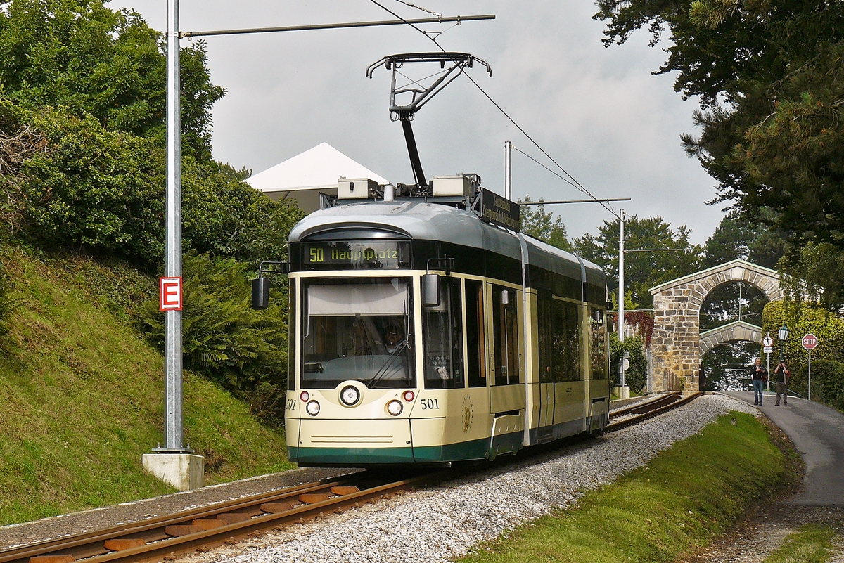 . P�stlingbergbahn - Der Wagen mit der Nummer 501 verl�sst am 14.09.2010 die Bergstation P�stlingberg und begibt sich auf der Linie 50 zum Hauptplatz nach Linz. (Hans)