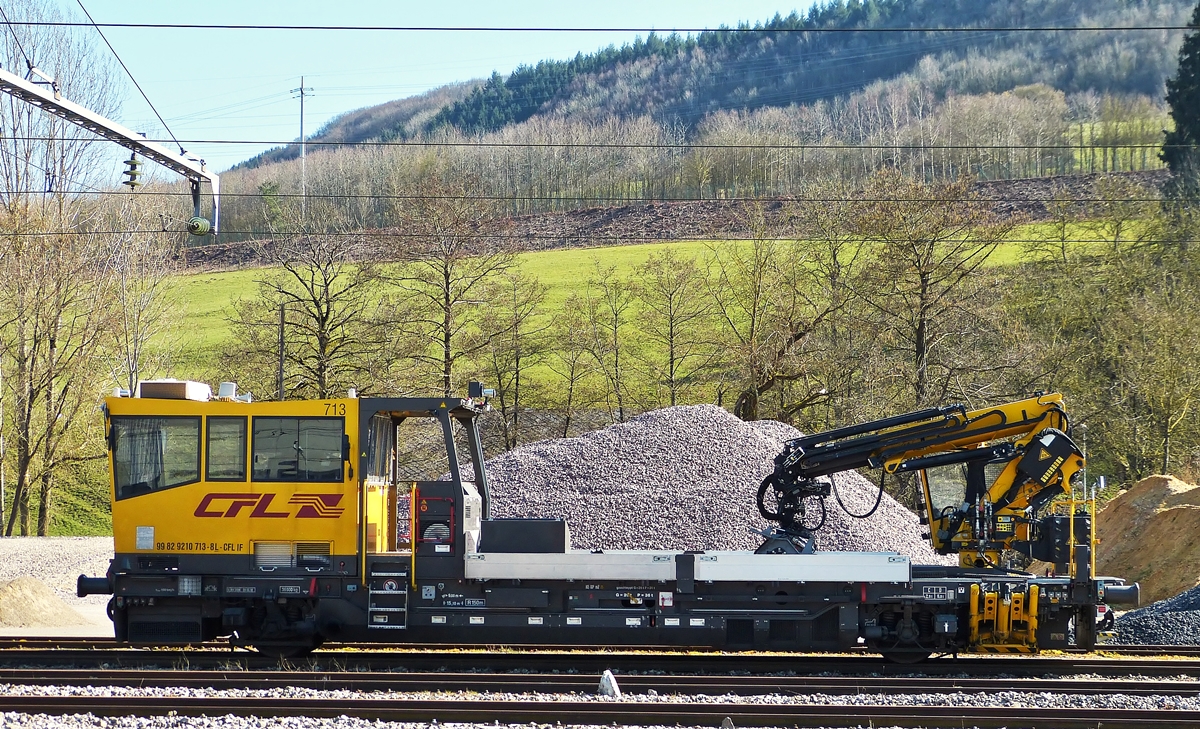 . Seitenansicht des ROBEL IIF 713 (99 82 9210 713-8L-CFLIF) aufgenommen im Bahnhof von Ettelbr�ck am 12.03.2015. (Hans)